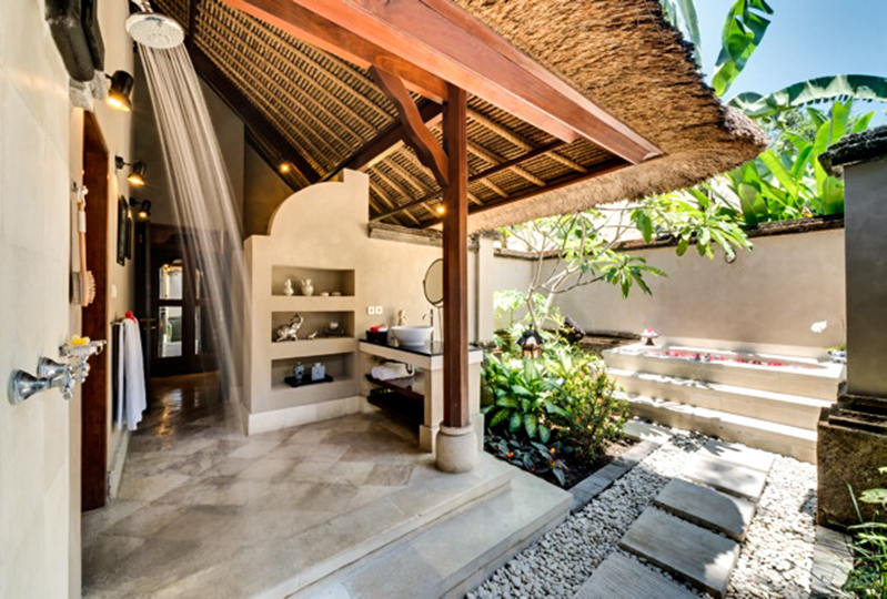 Spacious Freehold Villa River Side For Sale in Batubelig