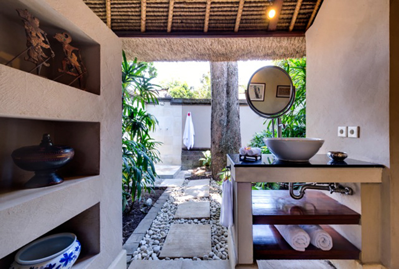 Spacious Freehold Villa River Side For Sale in Batubelig