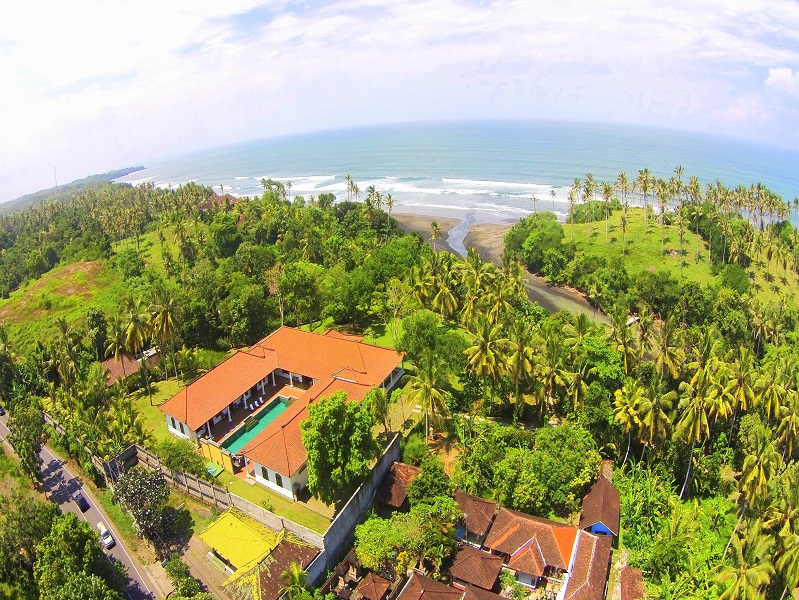 Villa mewah tepi pantai di kawasan Tabanan 