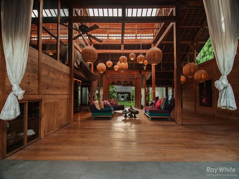 Hati Tradisional Joglo Style 4 Kamar Tidur gedung yang disewa Real Estate Dijual Di Seminyak
