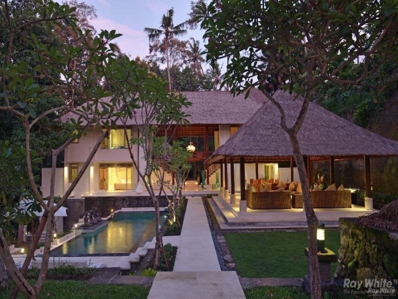 Luxurious Five Bedrooms Freehold Villa for Sale in Canggu