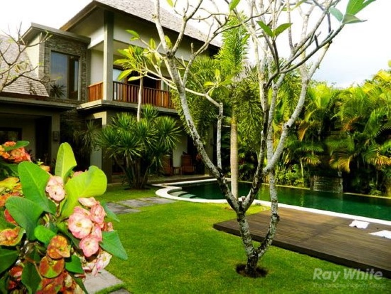 Luxurious Five Bedrooms Freehold Villa for Sale in Canggu