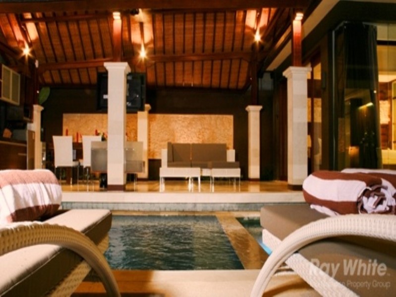 14 Bedrooms Stunning Leasehold Real Complex For Sale In Seminyak Just Footsteps Away From The Ocean