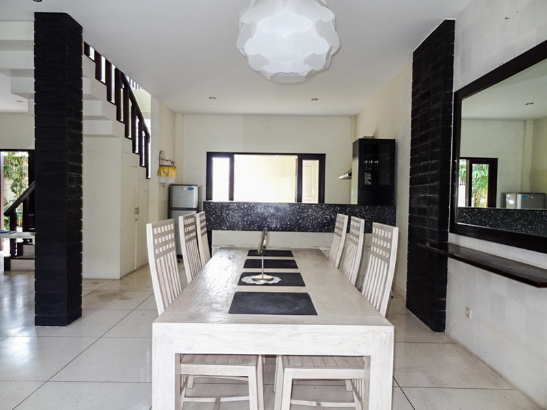 Cozy Freehold Villa for Sale Close to the Berawa Beach