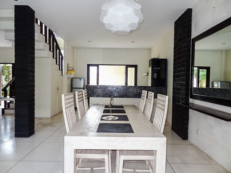 Cozy Freehold Villa Dijual Dekat dengan Pantai Berawa