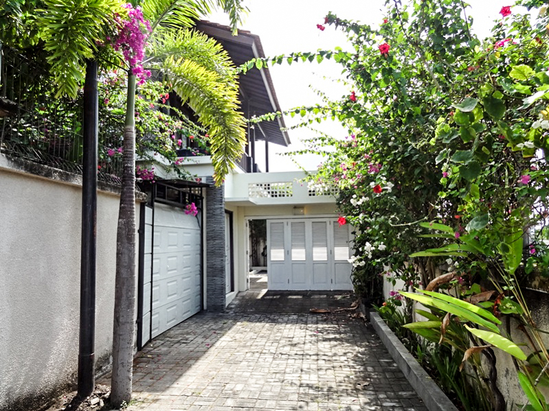 Cozy Freehold Villa for Sale Close to the Berawa Beach