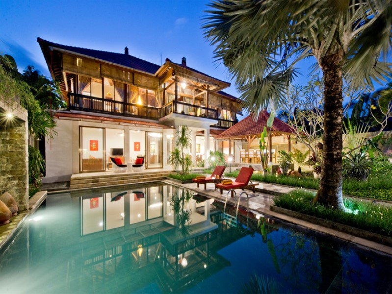 Luxurious Five Bedrooms Freehold Villa for Sale in Canggu