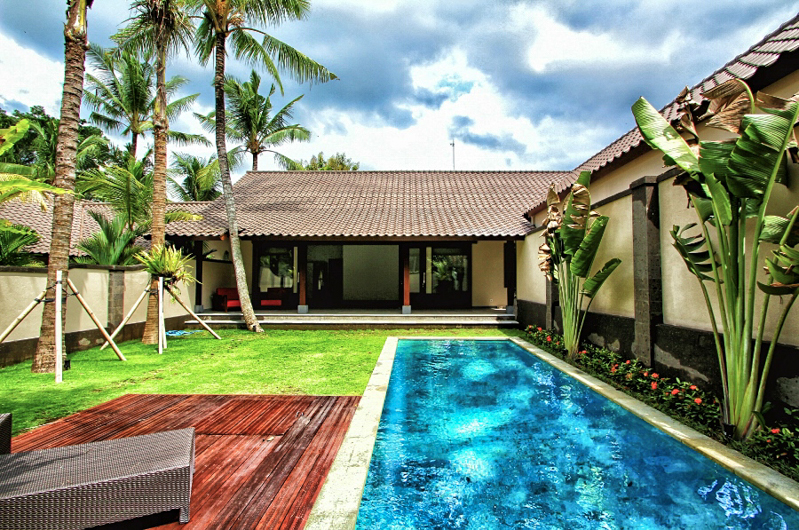 Luxurious Five Bedrooms Freehold Villa for Sale in Canggu