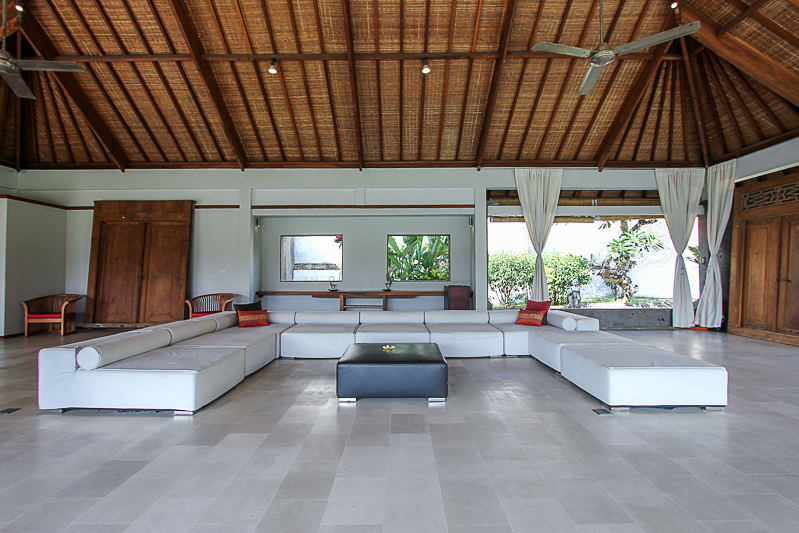 Incroyable villa avec la terre spacieuse à vendre en Tabanan