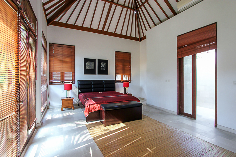Incroyable villa avec la terre spacieuse à vendre en Tabanan