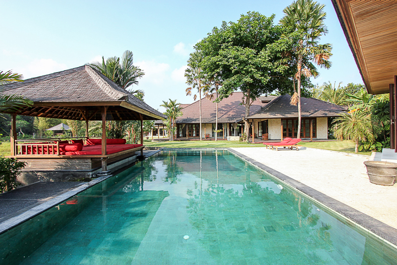 Incroyable villa avec la terre spacieuse à vendre en Tabanan