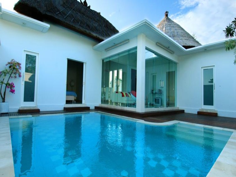 Luxurious Five Bedrooms Freehold Villa for Sale in Canggu