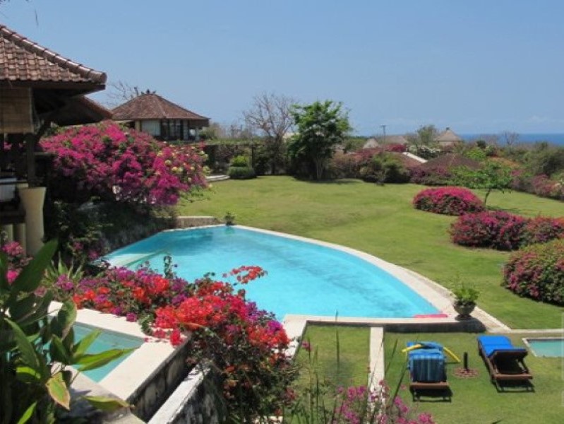 Villa bertingkat dan mewah di lokasi terbaik Nusa Dua