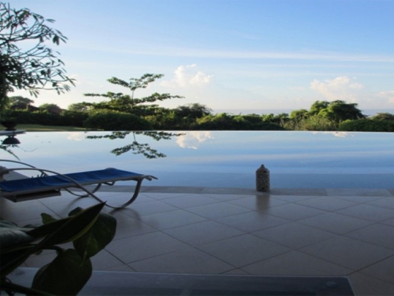 Villa bertingkat dan mewah di lokasi terbaik Nusa Dua