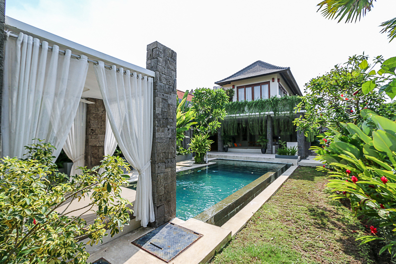 Villa bertingkat modern dan nyaman di kawasan Kerobokan