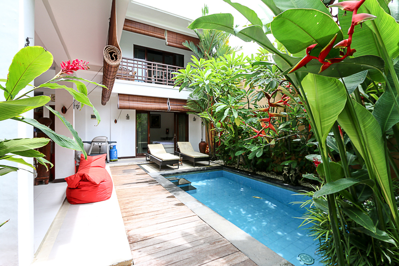 Dua tingkat villa yang nyaman untuk dijual di daerah damai Canggu