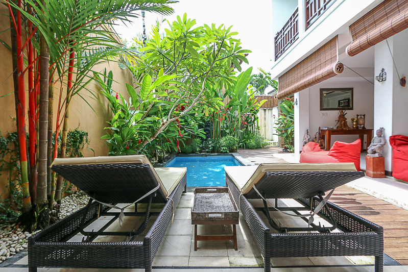 Dua tingkat villa yang nyaman untuk dijual di daerah damai Canggu