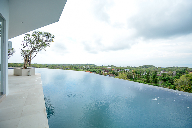 Villa megah dan mewah di puncak bukit Pecatu