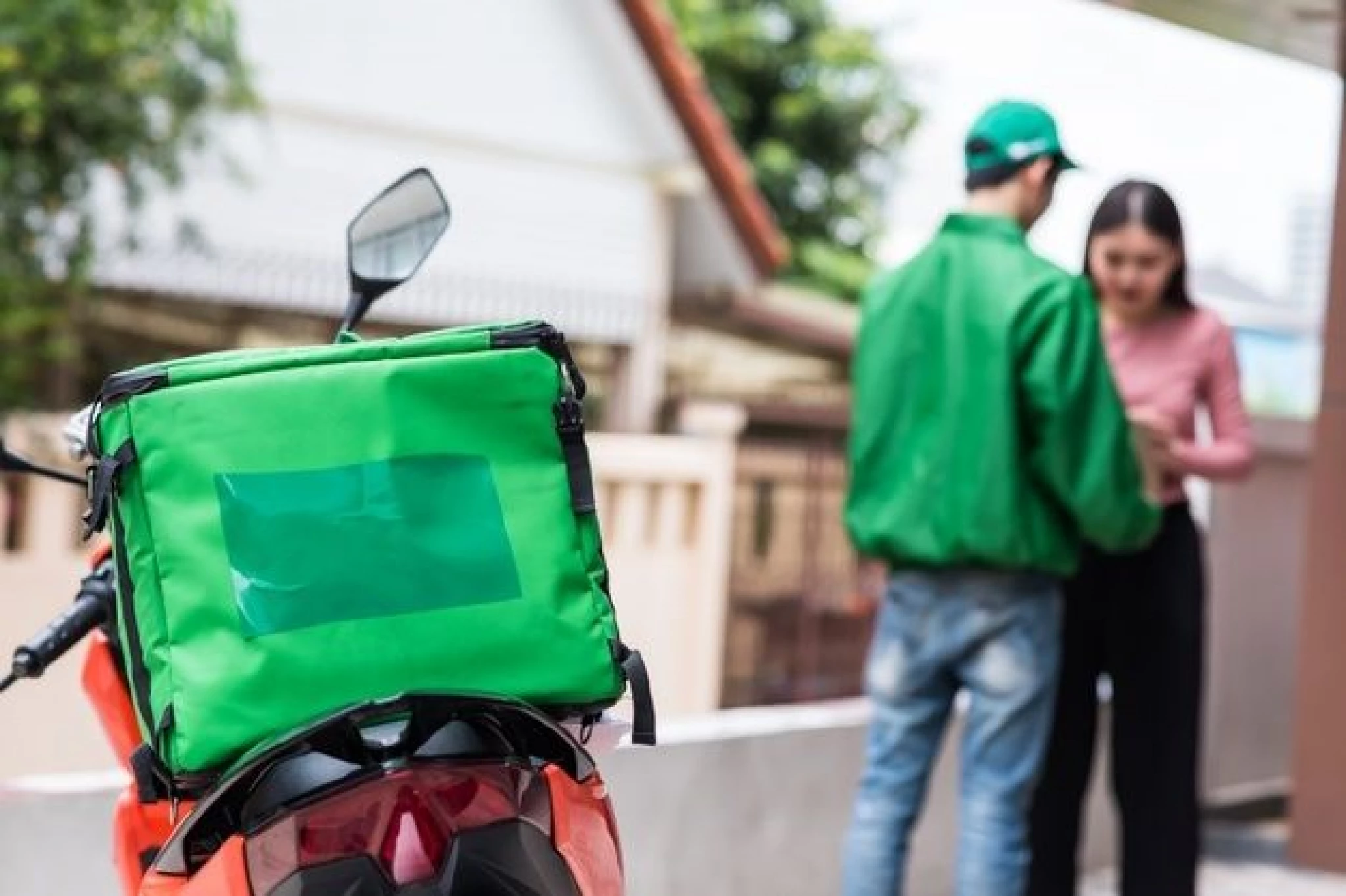 gojek or grab in bali