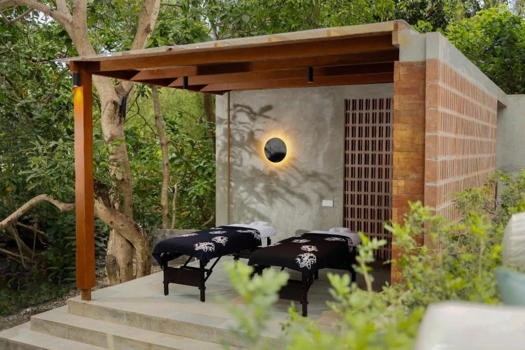 Wellness Features: Jacuzzi, Spa Room, Sauna