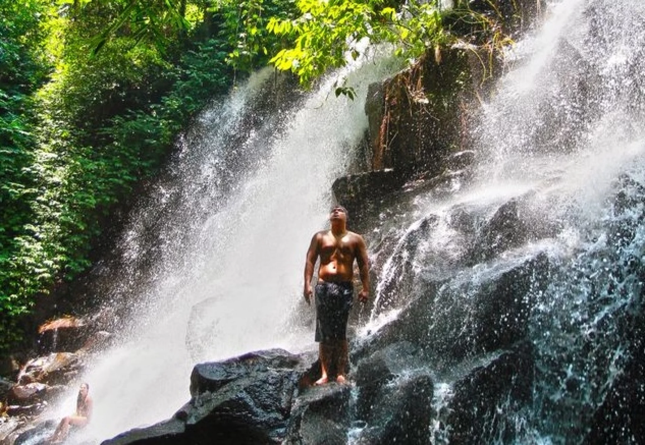 Kanto Lampo Waterfall