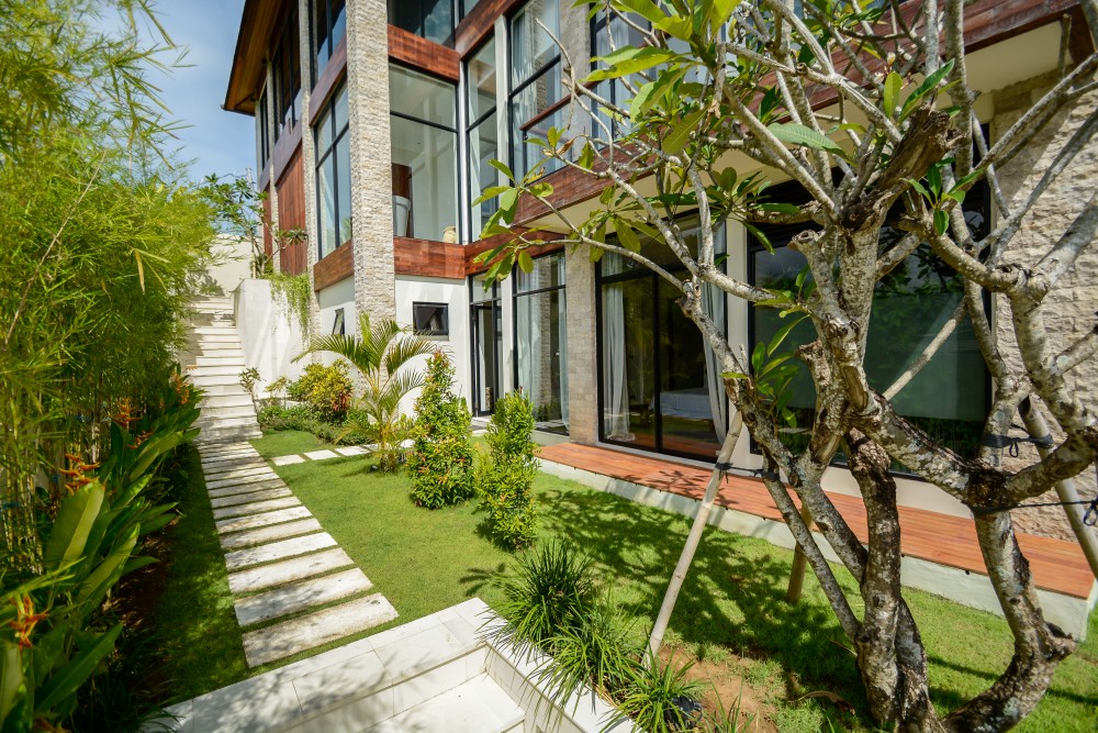 Stunning freehold villa with ocean view for sale in Bukit