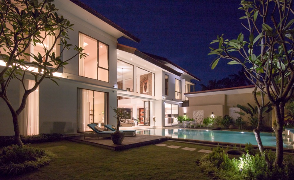 Stuning freehold villa with rice paddies view for sale