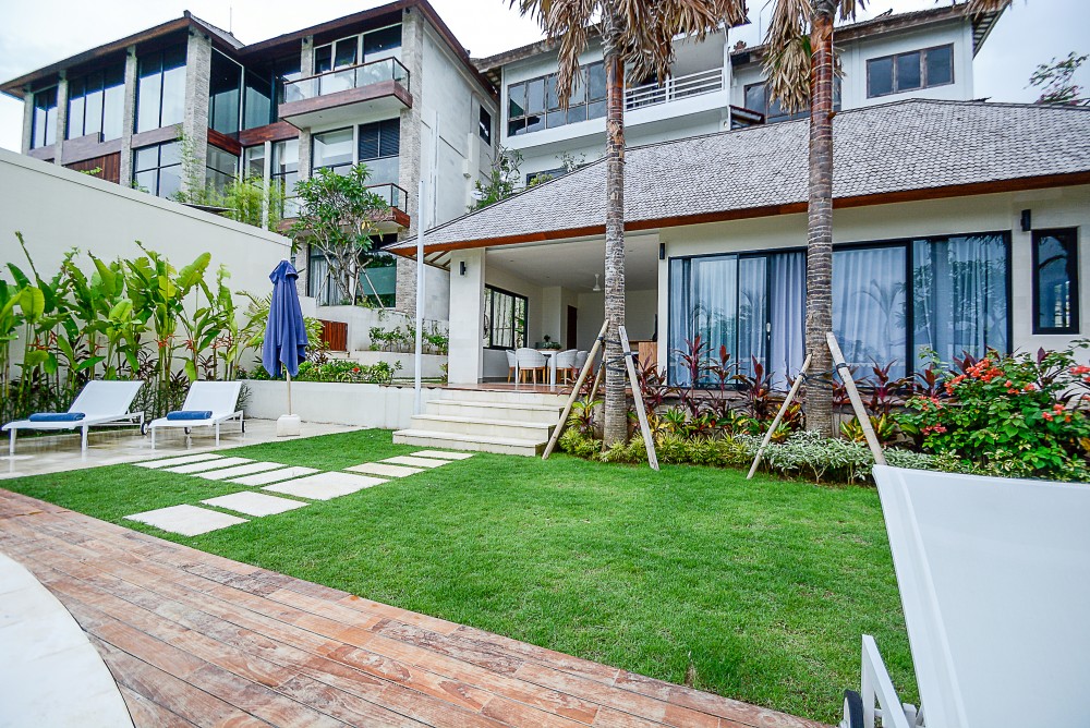 Stunning freehold villa with ocean view for sale in Bukit