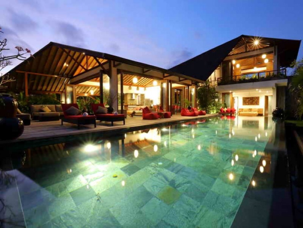 Luxurious Five Bedrooms Freehold Villa for Sale in Canggu