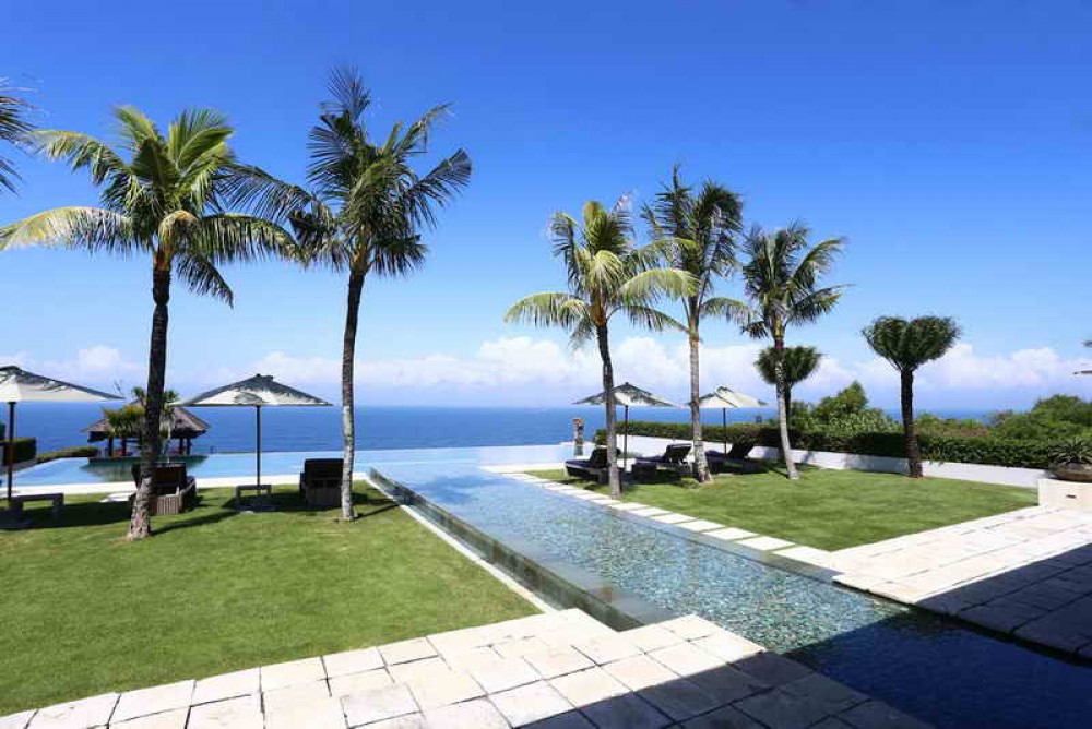6 Bedroom Amazing Cliff Front & Ocean View Freehold Property For Sale in Bukit Kibarer Property