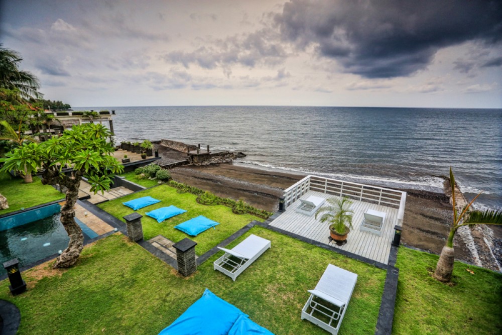 Amazing beachfront villa for sale in North Bali Kibarer Property