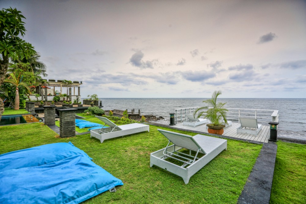 Amazing beachfront villa for sale in North Bali Kibarer Property