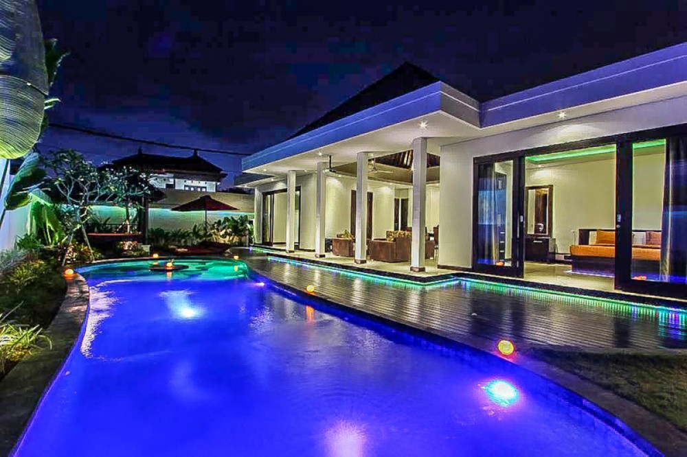 Luxurious Five Bedrooms Freehold Villa for Sale in Canggu