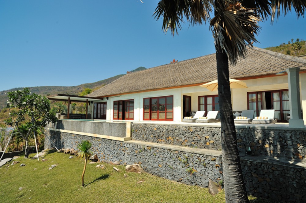 Stunning ocean view villa for sale in Amed Kibarer Property