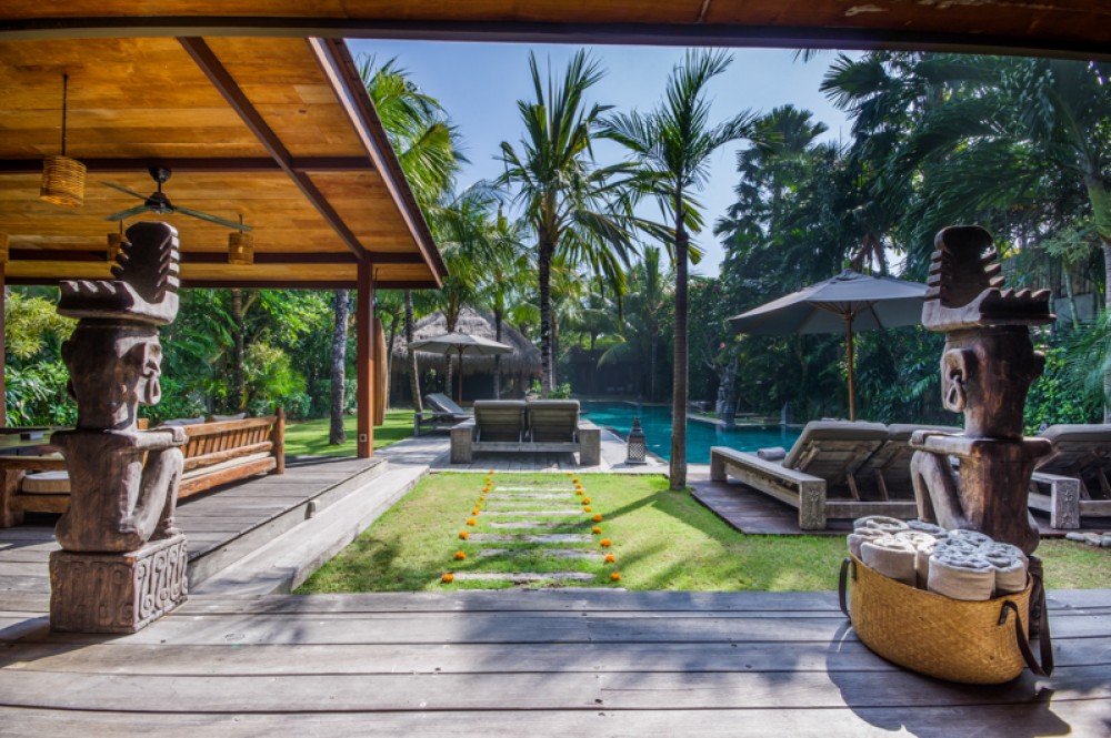 VILLA LUXUEUSE EN VENTE DANS LE QUARTIER PRISE DE SEMINYAK