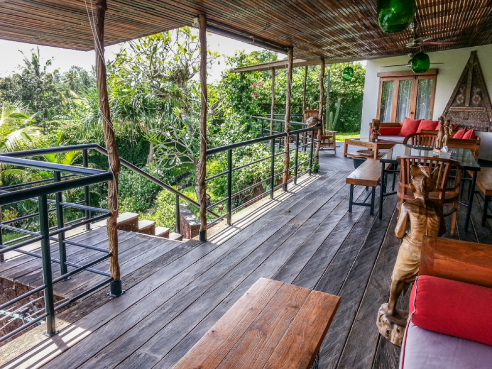 Villa bertingkat mewah dan anggun di kawasan Canggu