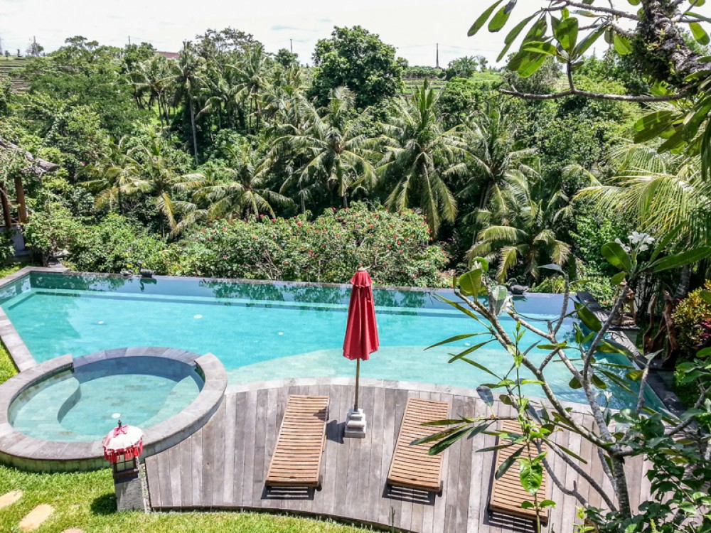 Villa bertingkat mewah dan anggun di kawasan Canggu