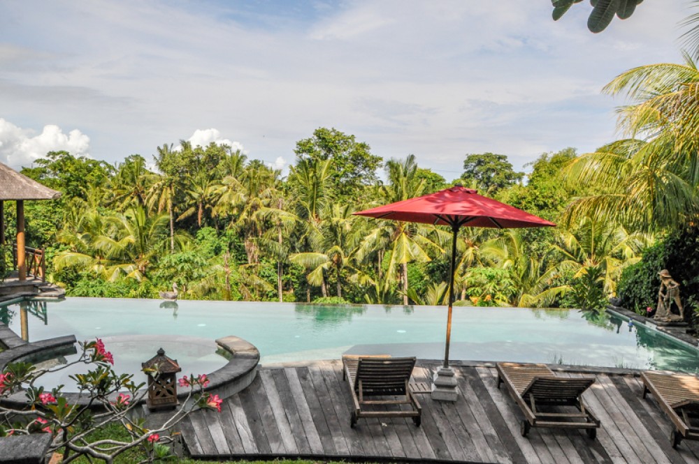 Villa bertingkat mewah dan anggun di kawasan Canggu