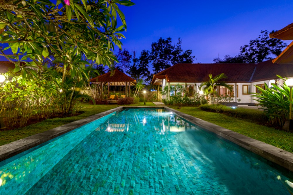 Luxurious Five Bedrooms Freehold Villa for Sale in Canggu