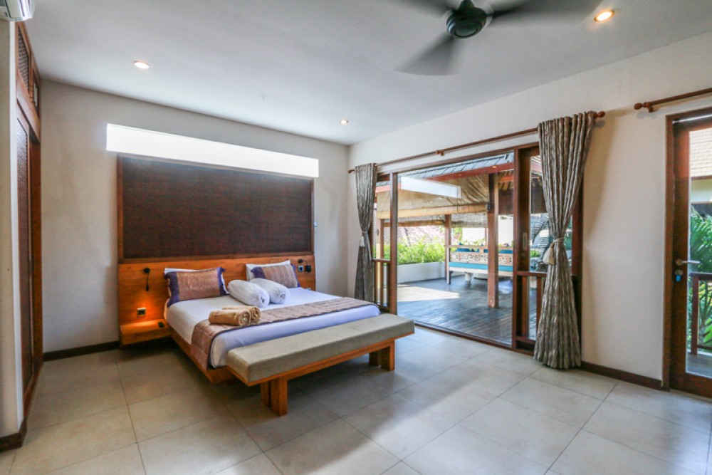 Meilleur emplacement quatre chambres villa à vendre à Seminyak