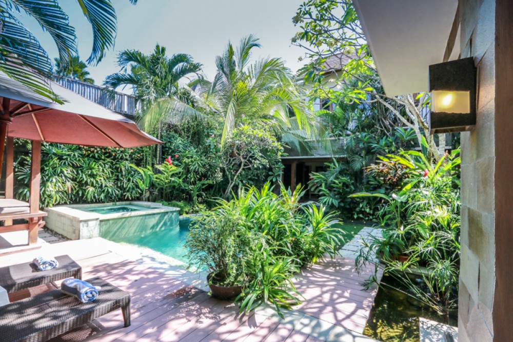 Terbaik lokasi empat kamar tidur villa dijual di Seminyak