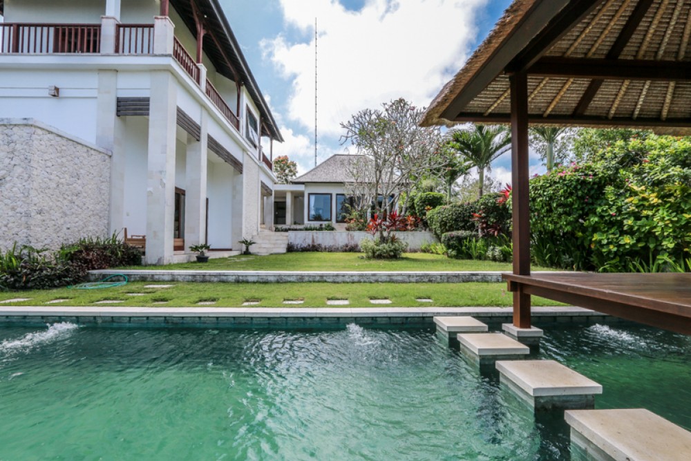 Villa pleine vue de mer à vendre à Nusa Dua