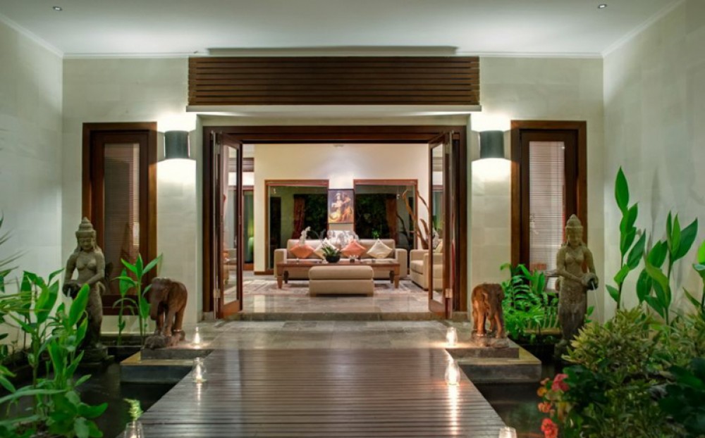 Complex villa with spacious land for sale in Seminyak