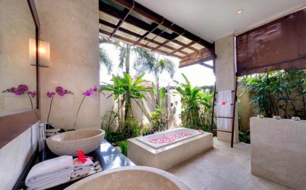 Complexe villa avec grand terrain à vendre à Seminyak