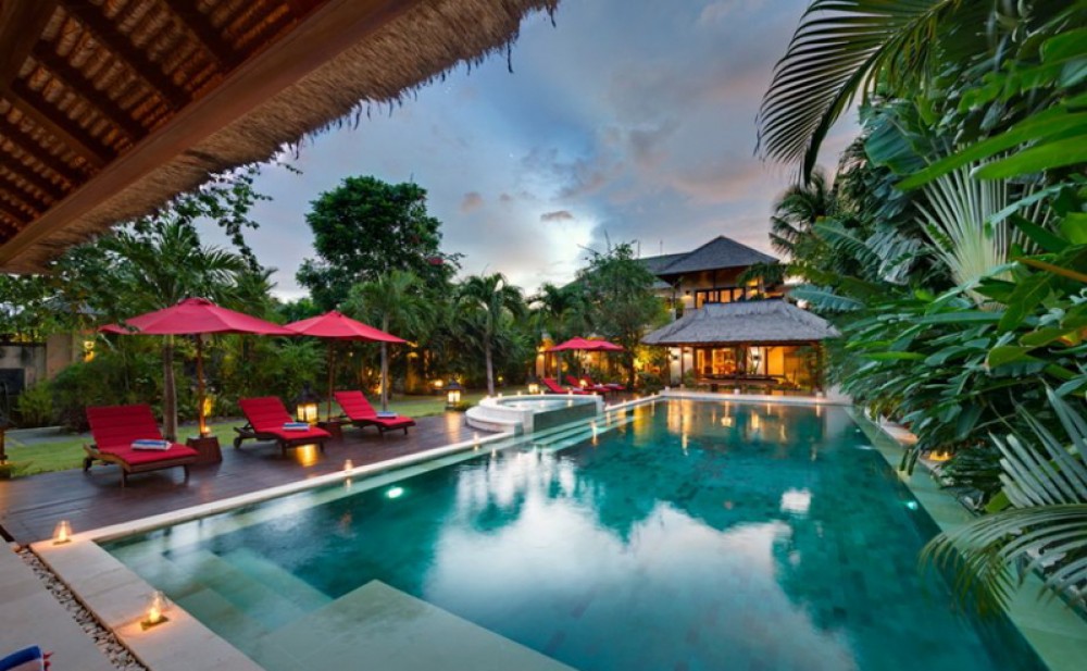 Complex villa with spacious land for sale in Seminyak