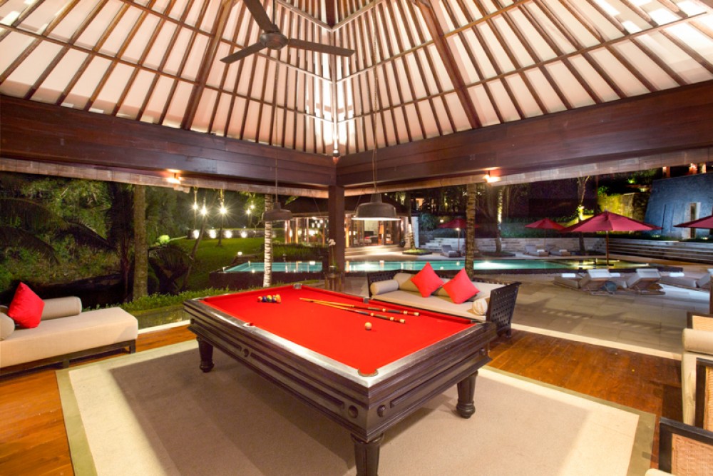 Luxurious villa with spacious land for sale in Canggu