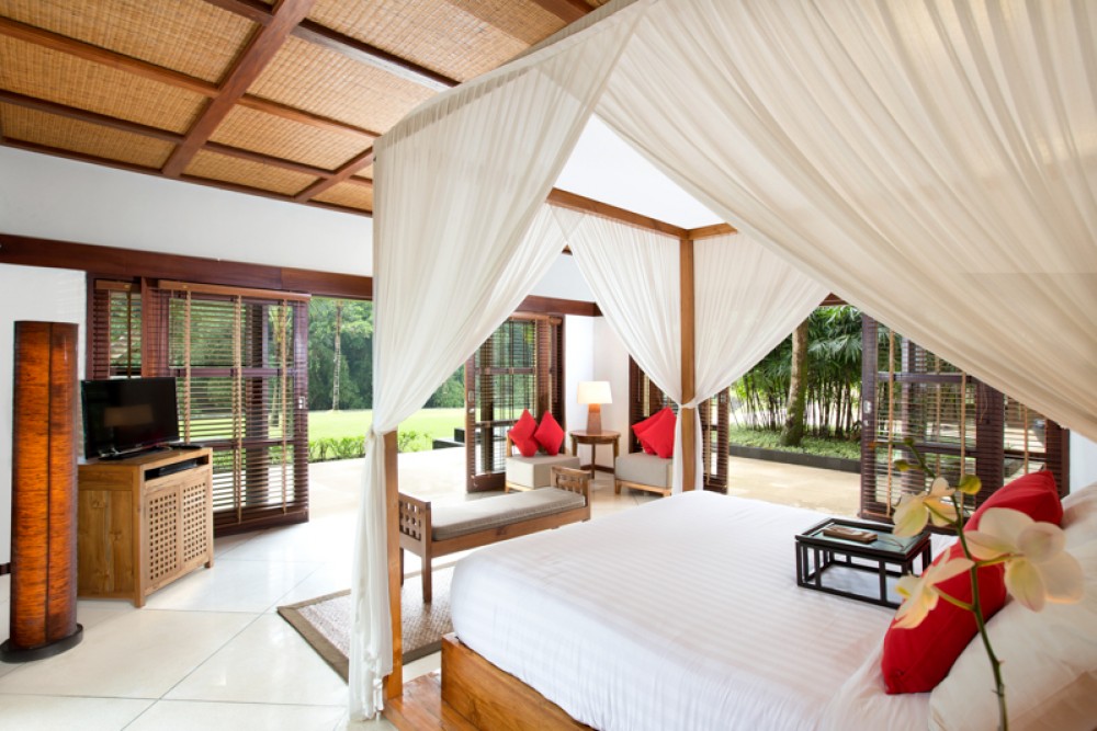 Luxurious villa with spacious land for sale in Canggu