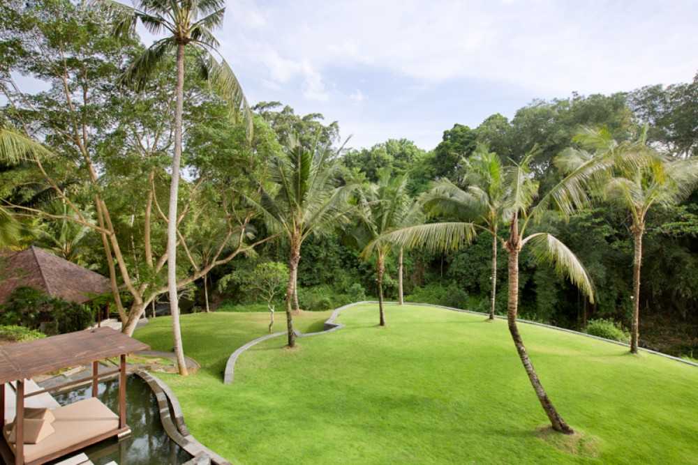 Luxurious villa with spacious land for sale in Canggu