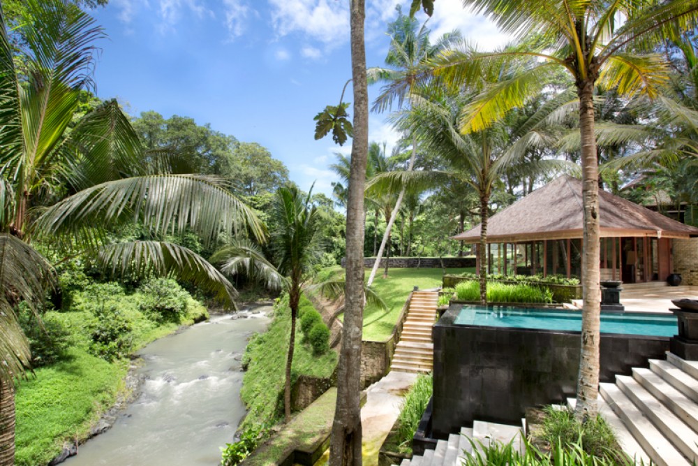 Luxurious villa with spacious land for sale in Canggu