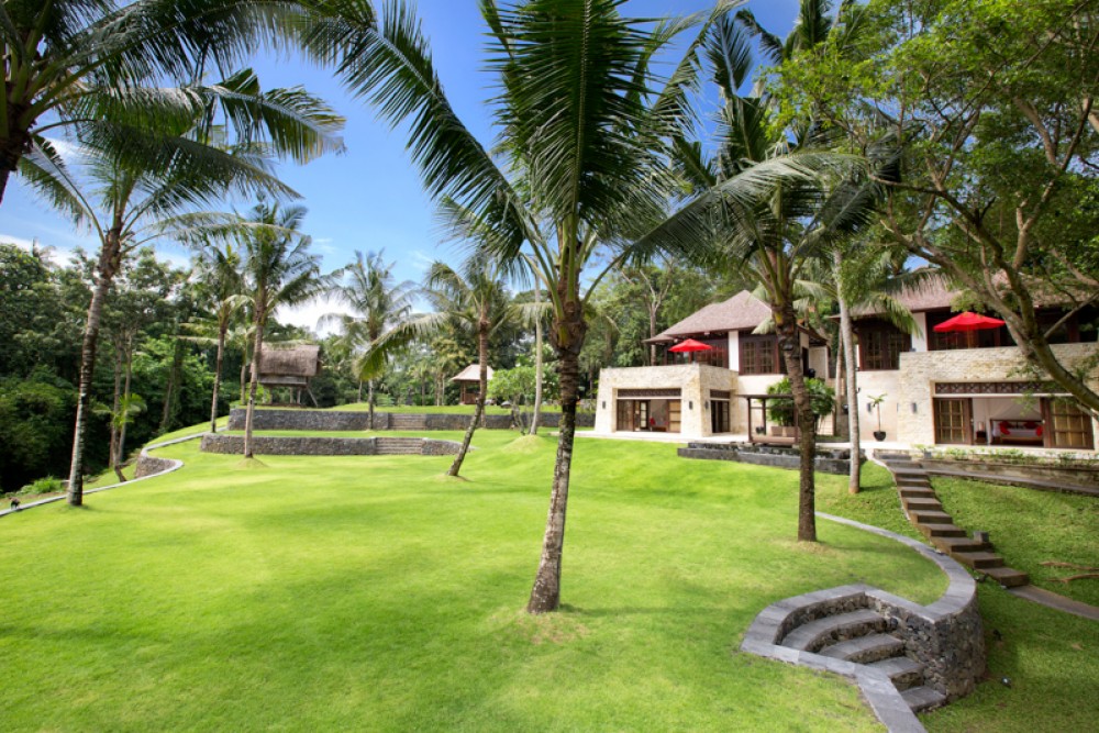 Luxurious villa with spacious land for sale in Canggu